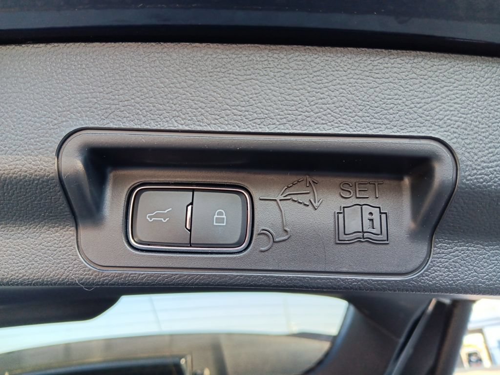 Used 2023 Ford Explorer 4WD image 8