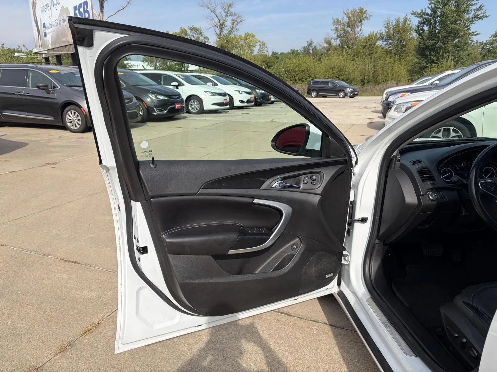 Used 2017 Buick Regal Premium FWD image 10