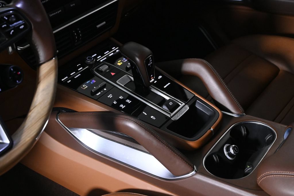 Certified 2023 Porsche Cayenne Turbo S AWD/4WD image 21
