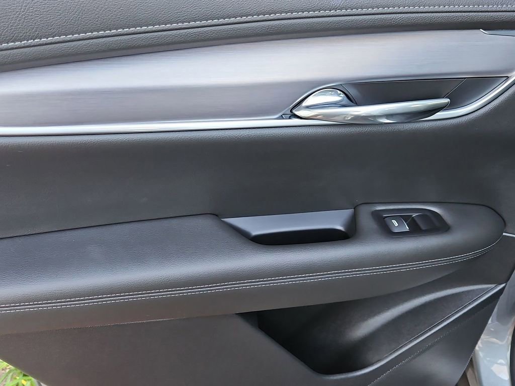 Used 2025 Cadillac XT6 Luxury image 21