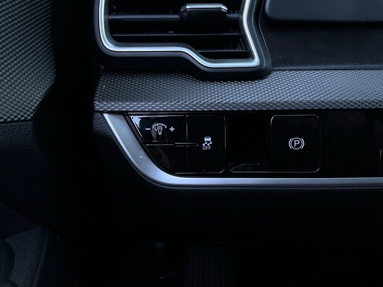 Used 2025 Kia Sportage LX image 20