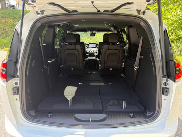 New 2026 Chrysler Pacifica Select image 20