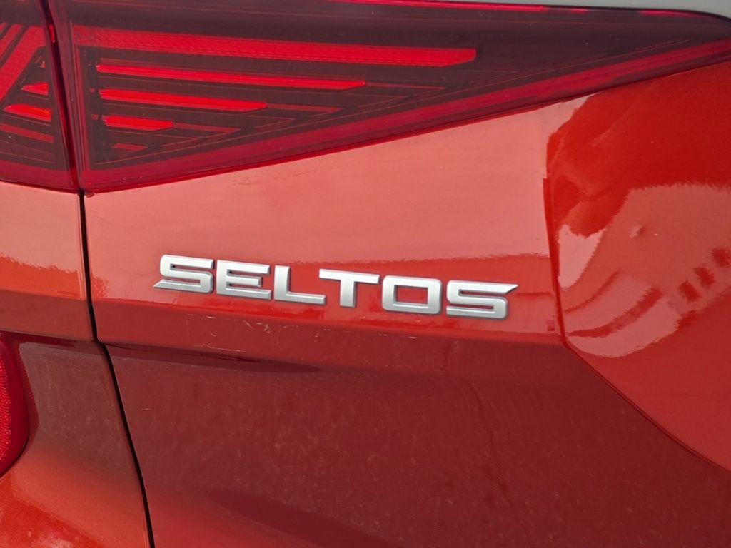 Used 2023 Kia Seltos S w/ Navigation Package FWD image 7