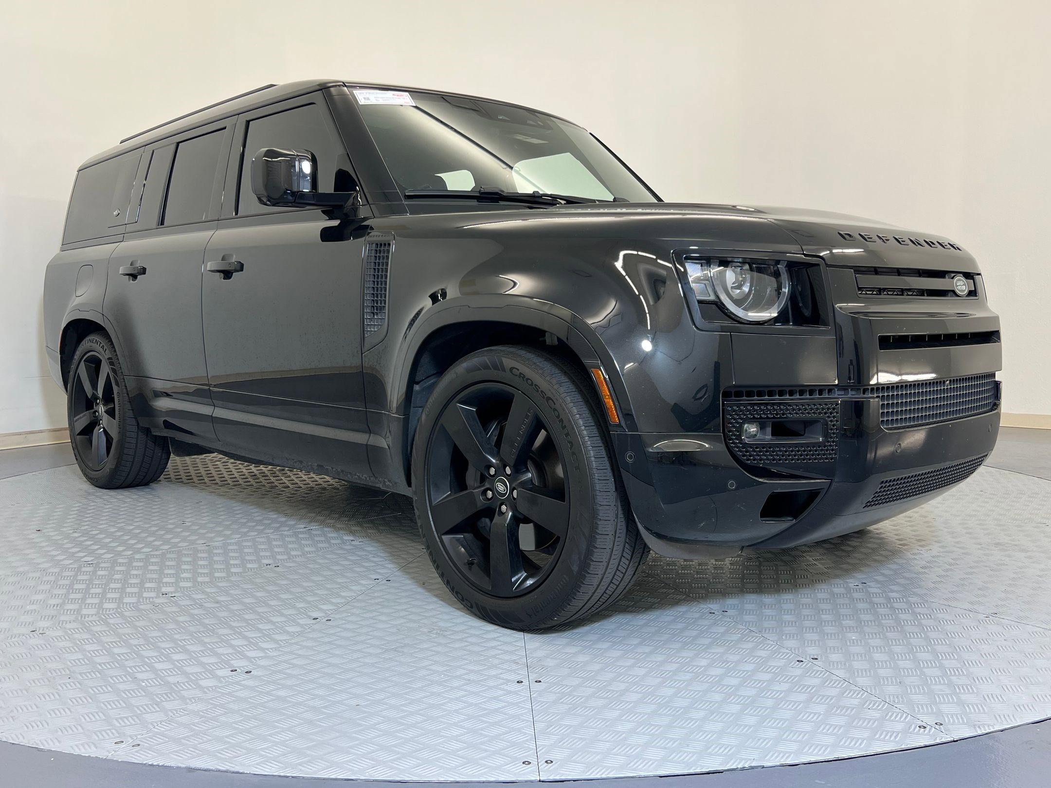 Used 2024 Land Rover Defender 130 X-Dynamic SE image 7