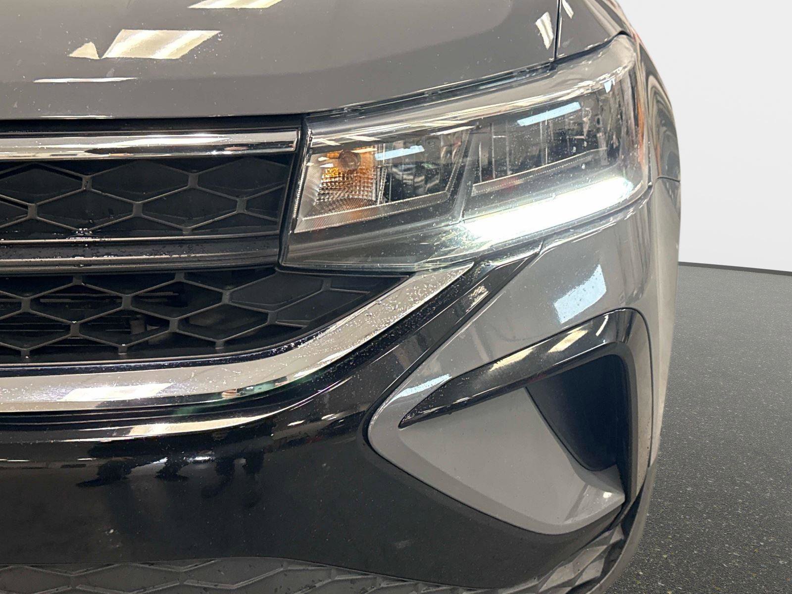 Certified 2022 Volkswagen Taos SE w/ IQ.Drive SE Package image 10