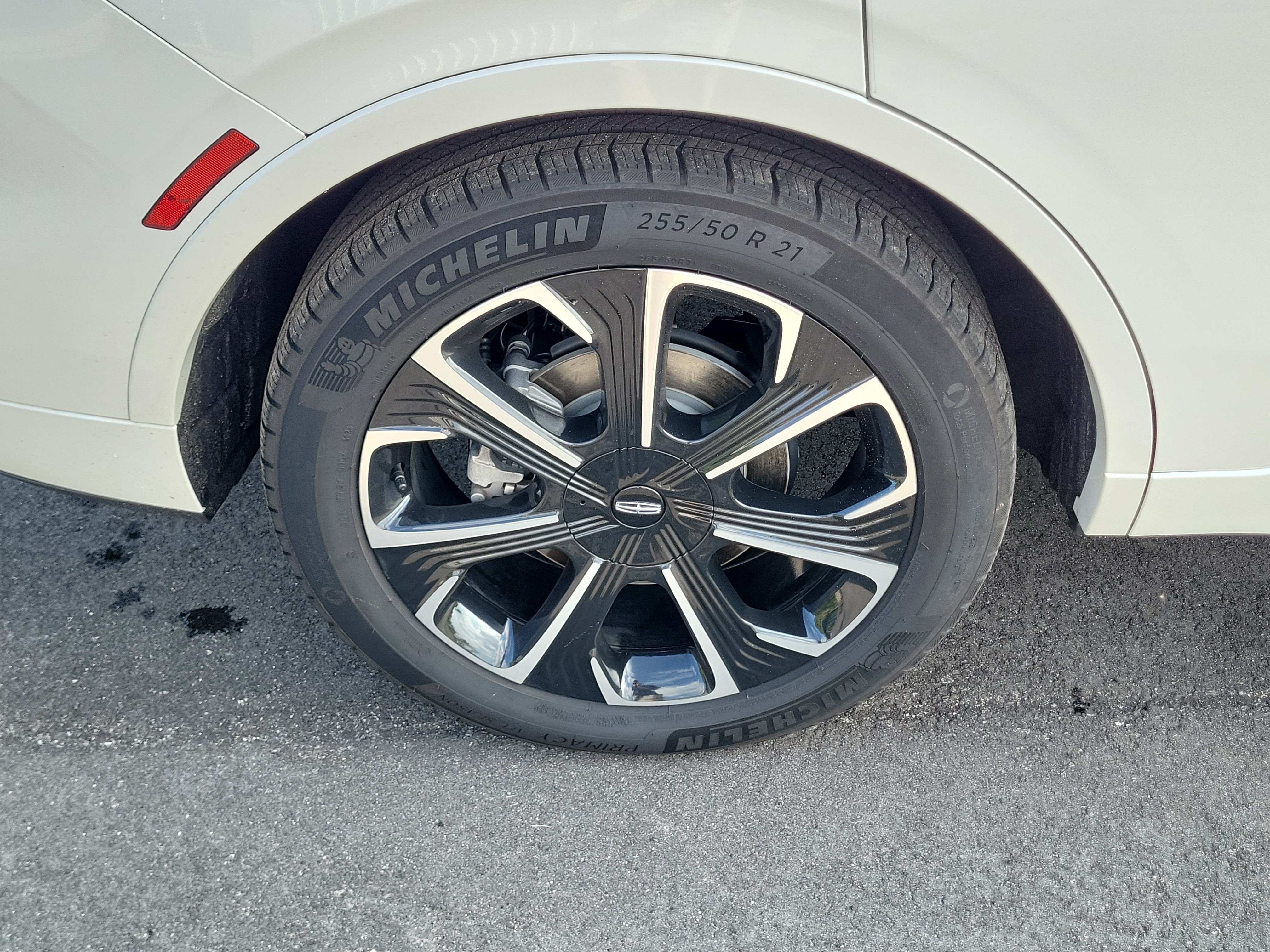 Used 2025 Lincoln Nautilus Reserve AWD/4WD image 39