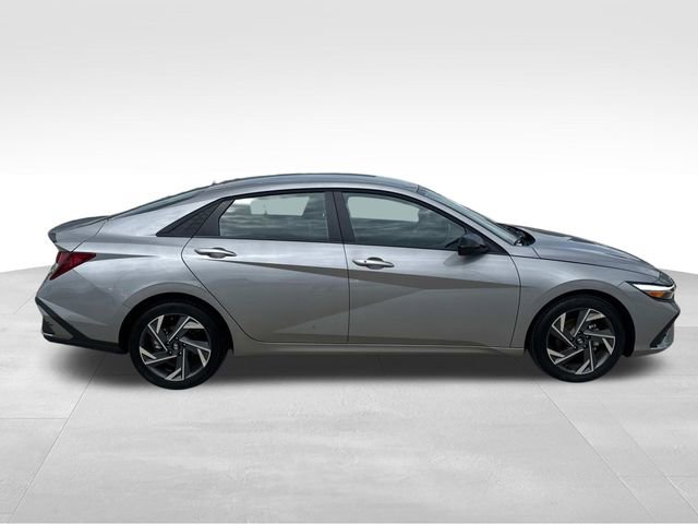 Certified 2025 Hyundai Elantra Sport FWD image 11