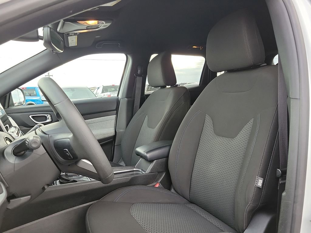 Used 2023 Jeep Compass Sport image 11