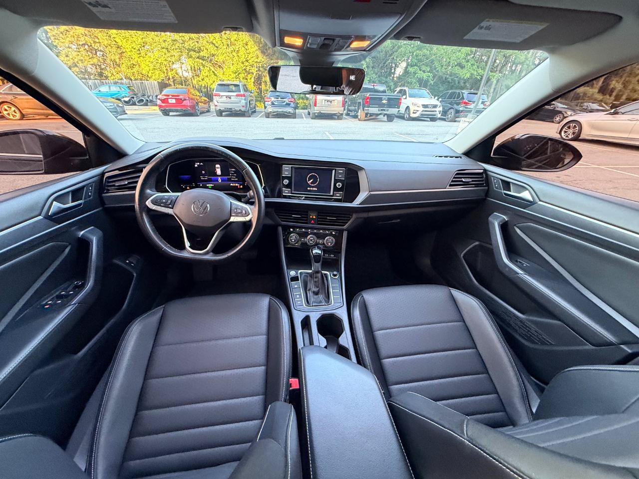 Used 2022 Volkswagen Jetta SE w/ Panoramic Sunroof Package FWD image 7