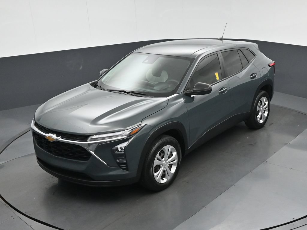 Used 2025 Chevrolet Trax LS FWD image 49