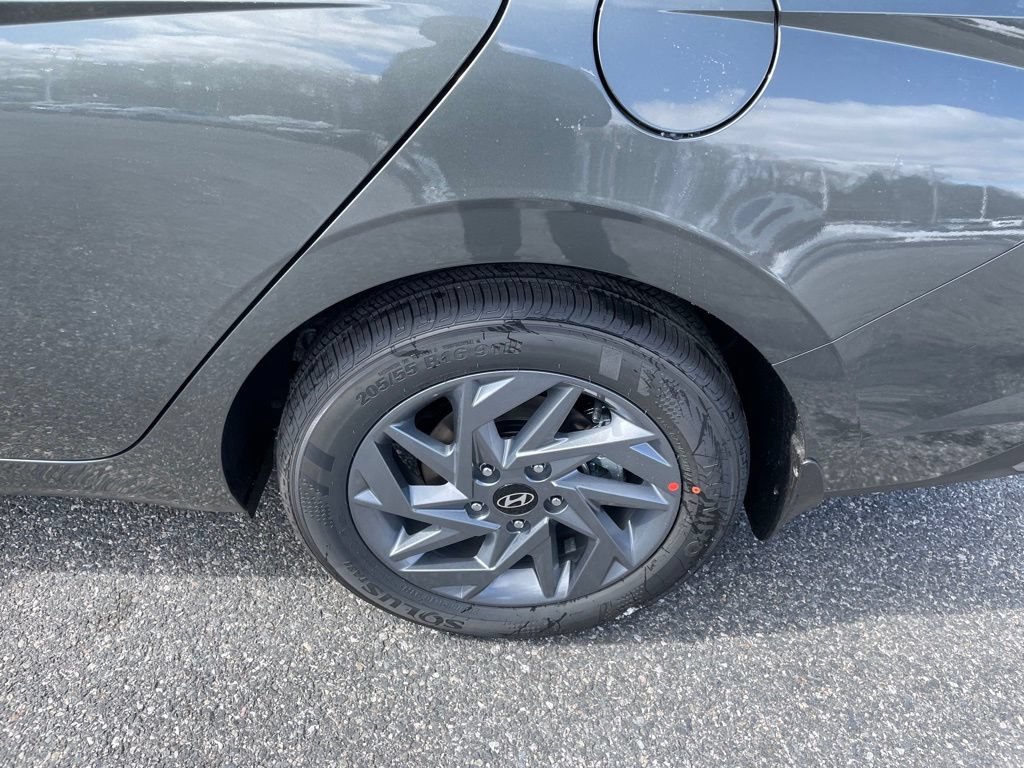 New 2026 Hyundai Elantra Hybrid FWD image 6