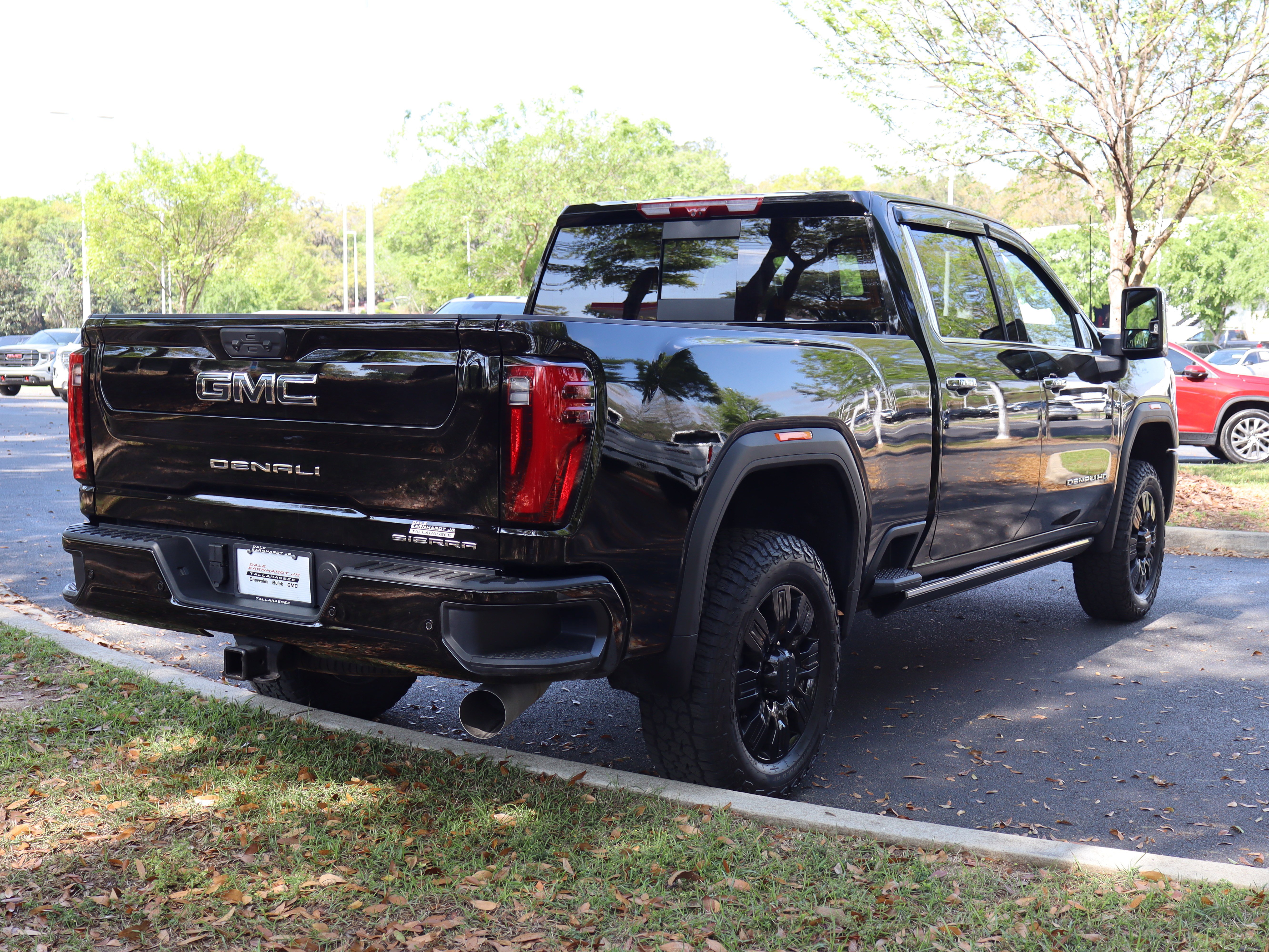 Used 2025 GMC Sierra 2500 Denali Ultimate image 9