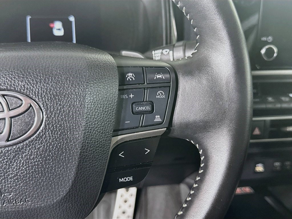 Used 2025 Toyota Camry SE FWD image 14