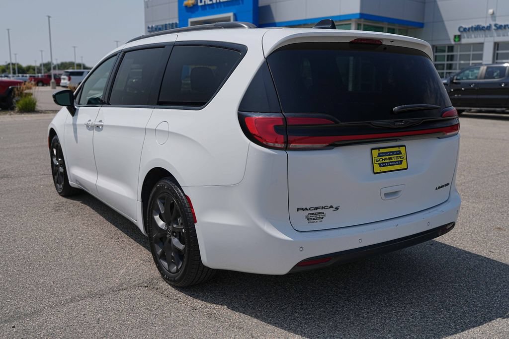 Used 2025 Chrysler Pacifica Limited FWD image 8