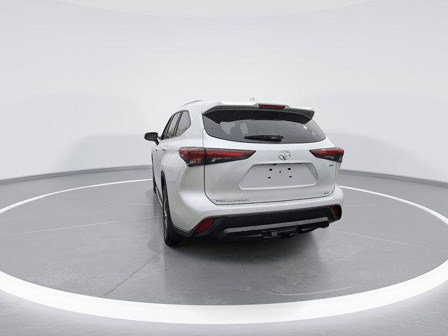 Certified 2026 Toyota Highlander XLE image 9