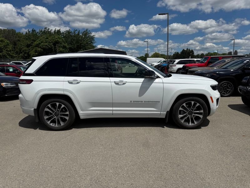 Used 2023 Jeep Grand Cherokee Overland w/ Advanced Protech Group III AWD/4WD image 5