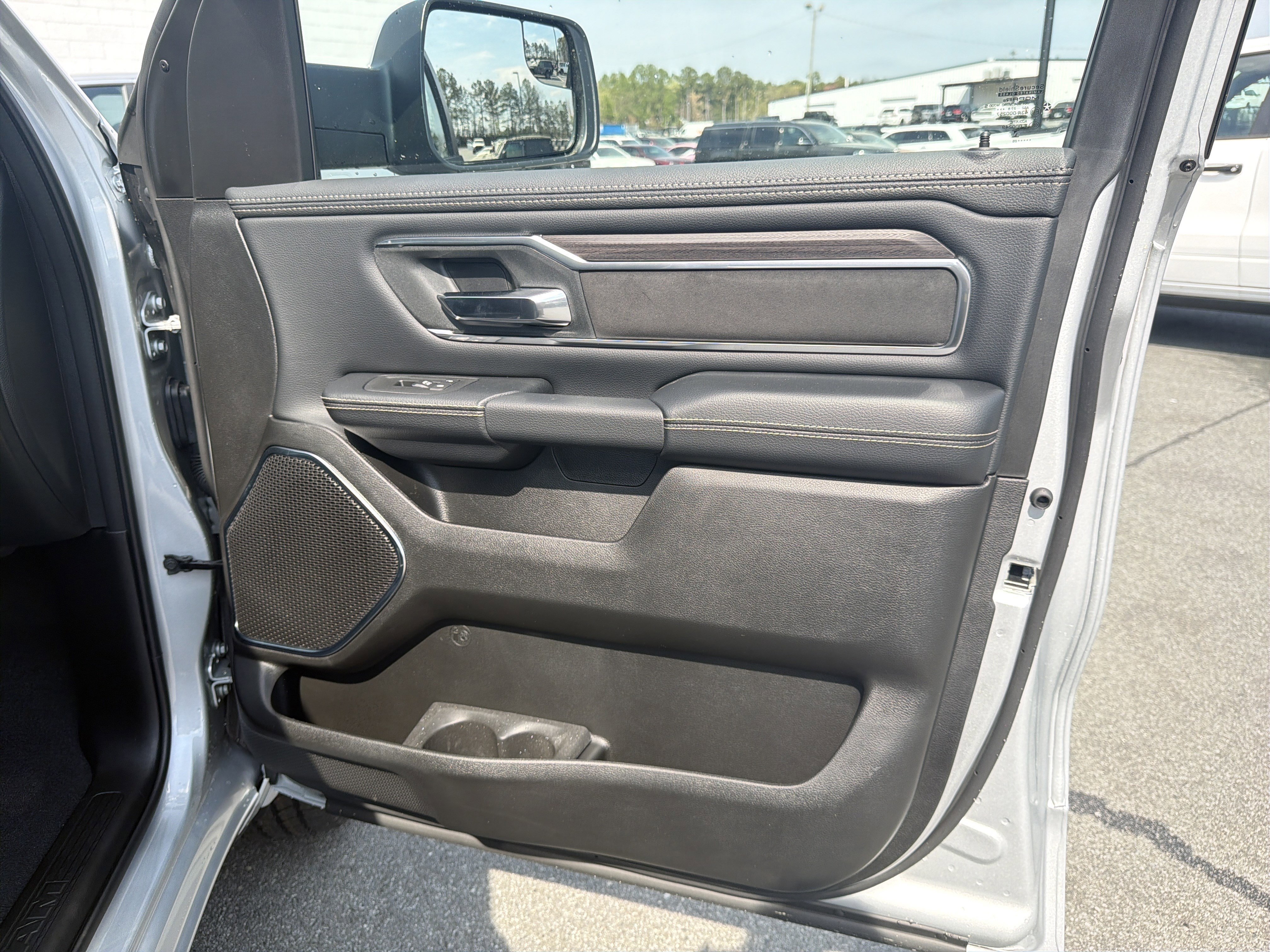 New 2026 RAM 1500 Laramie AWD/4WD image 17