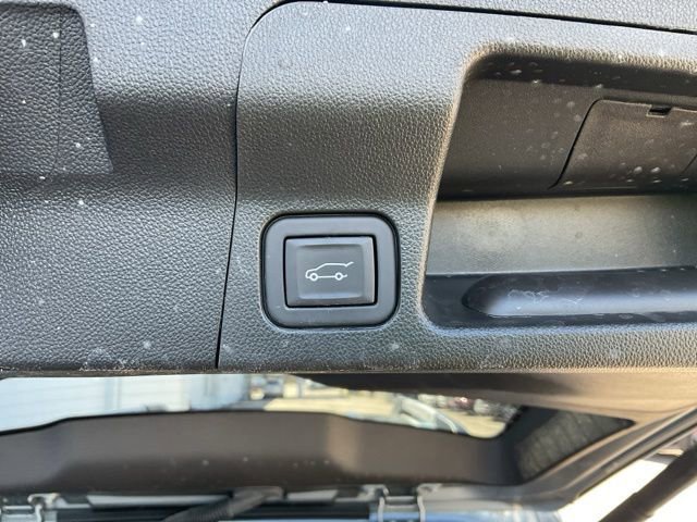 Used 2023 GMC Acadia SLE w/ Driver Convenience Package image 8