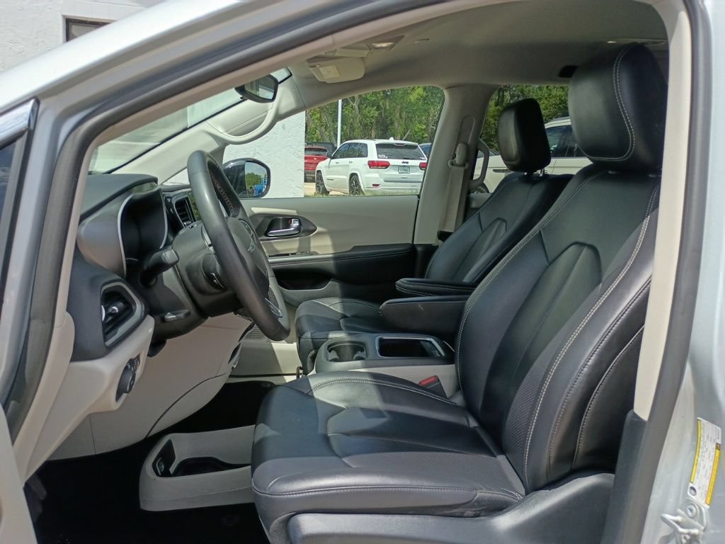 Certified 2024 Chrysler Pacifica Touring-L FWD image 13