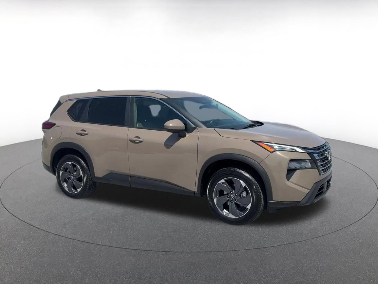 Used 2025 Nissan Rogue SV FWD image 2