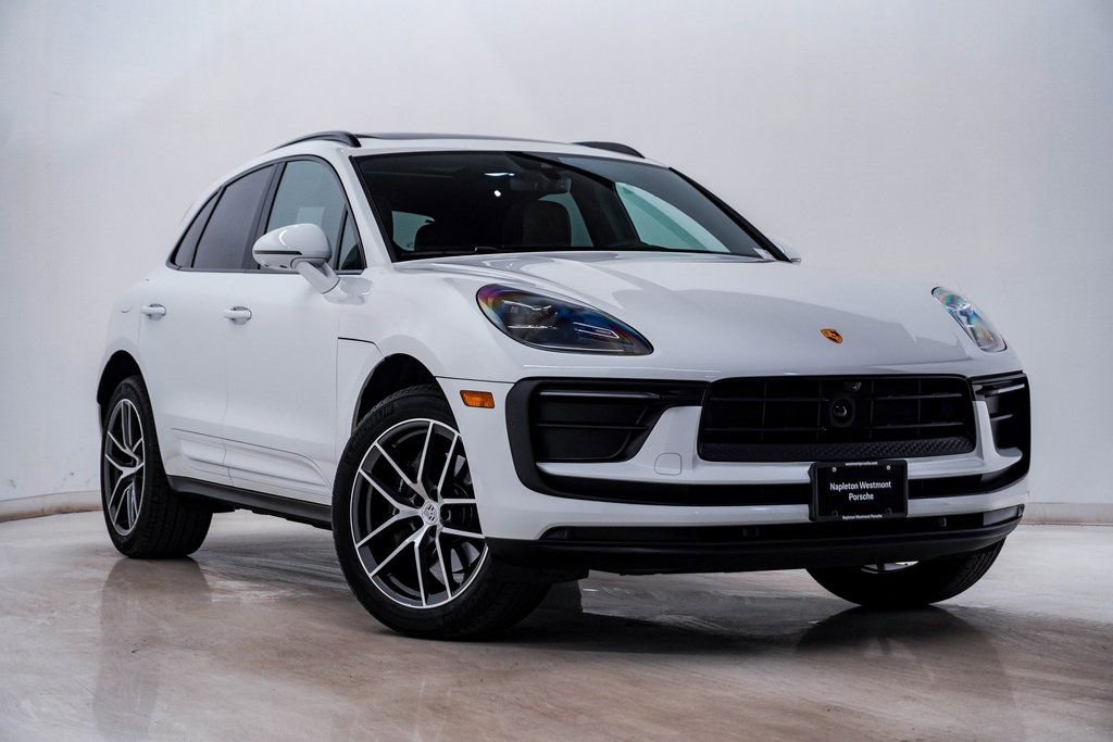 Certified 2025 Porsche Macan image 8
