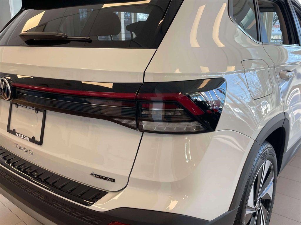 New 2025 Volkswagen Taos SE image 11