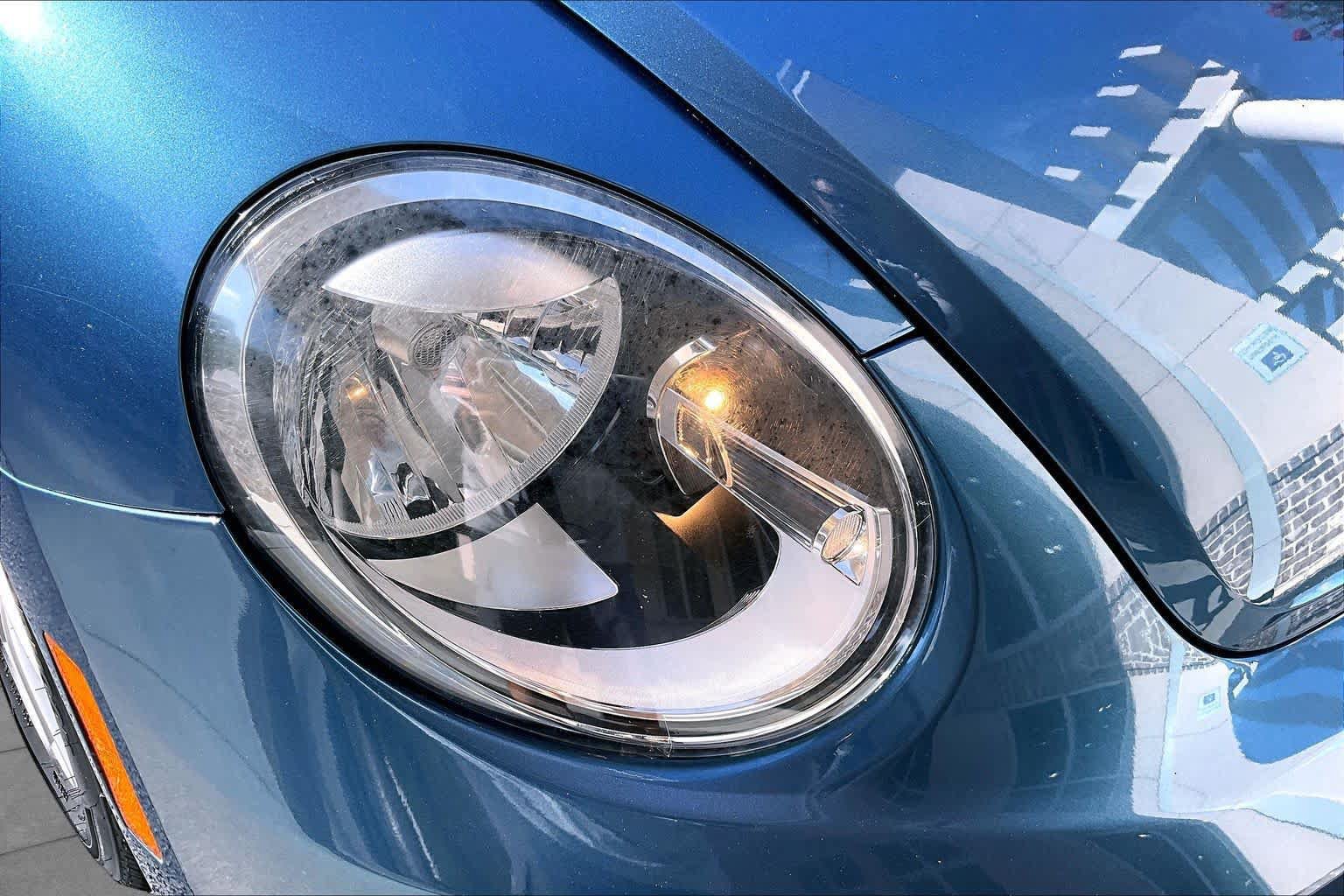 Used 2019 Volkswagen Beetle 2.0T SE FWD image 25