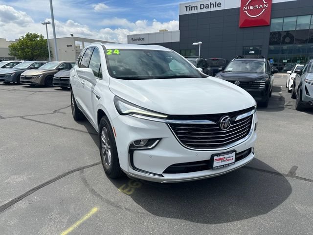 Used 2024 Buick Enclave Premium AWD/4WD image 3