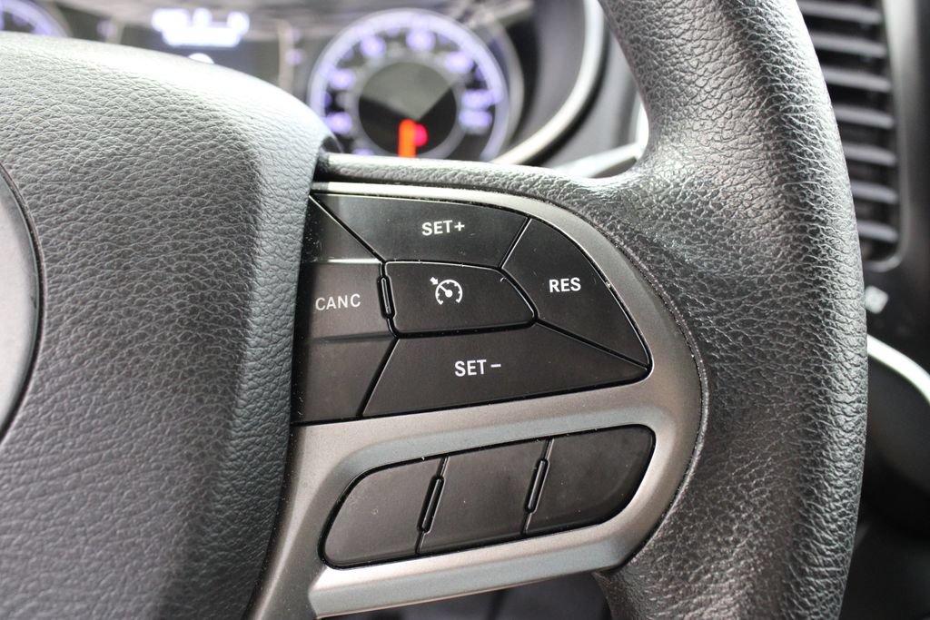 Used 2019 Jeep Cherokee Latitude w/ Popular Appearance Group FWD image 24