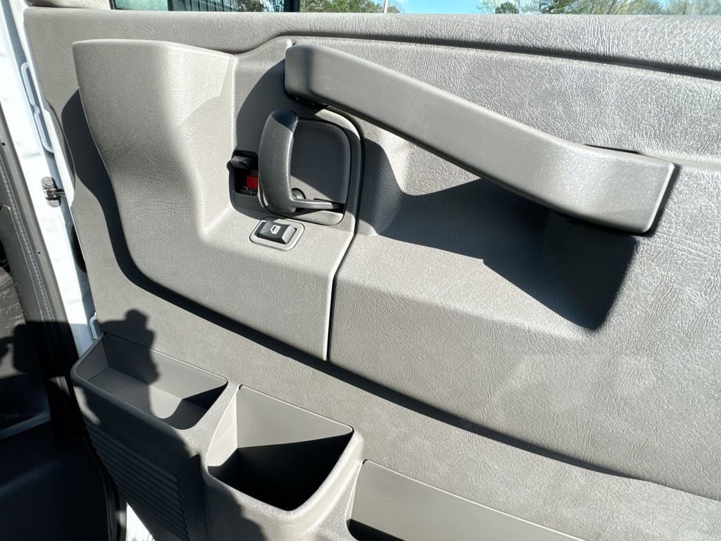 New 2026 Chevrolet Express 2500 image 30