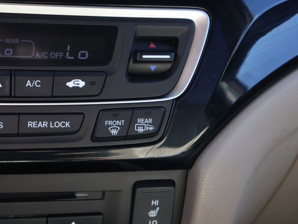 Used 2018 Honda Pilot Touring image 32