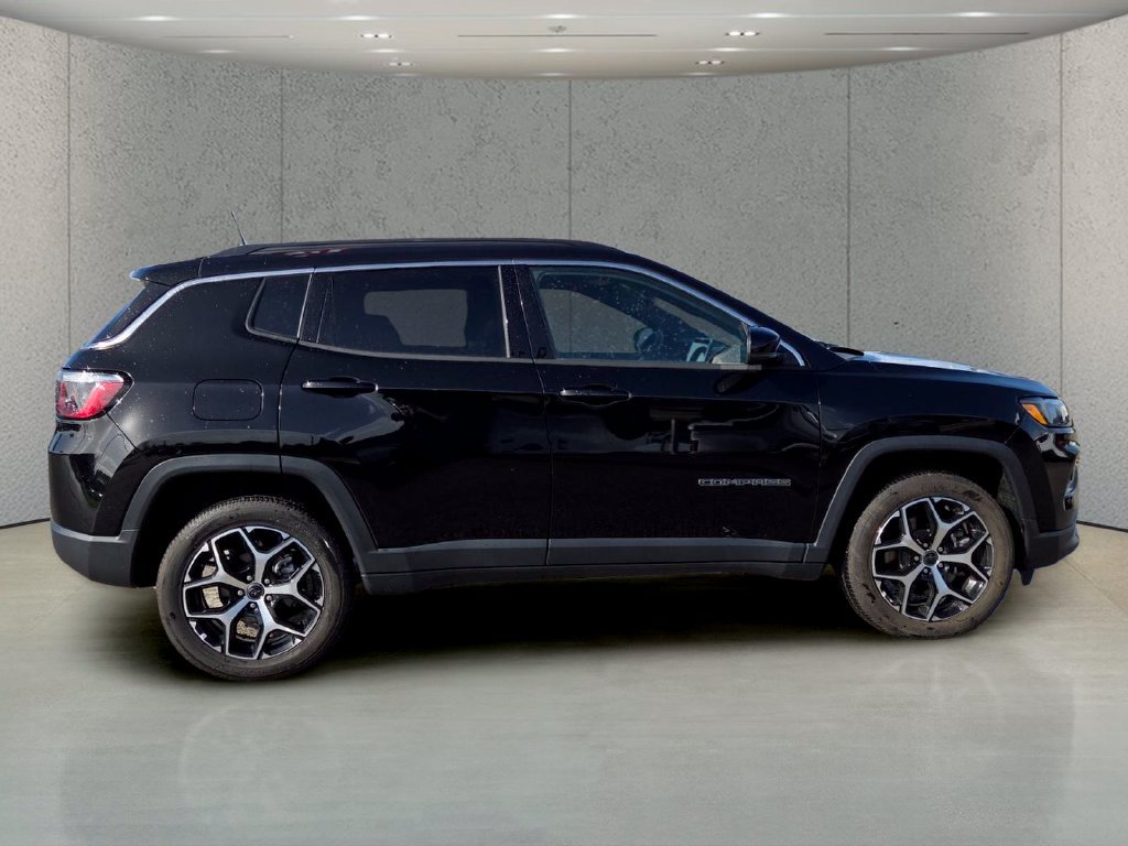 Used 2025 Jeep Compass Limited AWD/4WD image 4