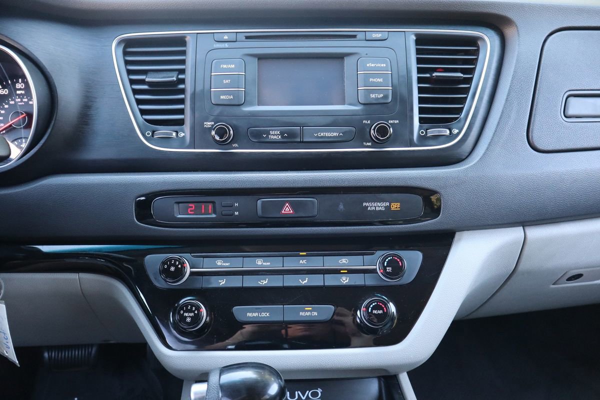 Used 2015 Kia Sedona LX w/ LX Convenience Package image 34