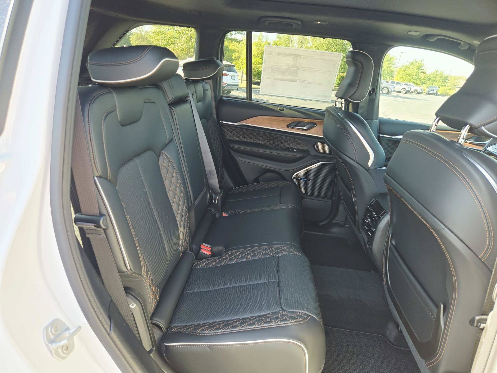 New 2027 Jeep Grand Cherokee Summit AWD/4WD image 16