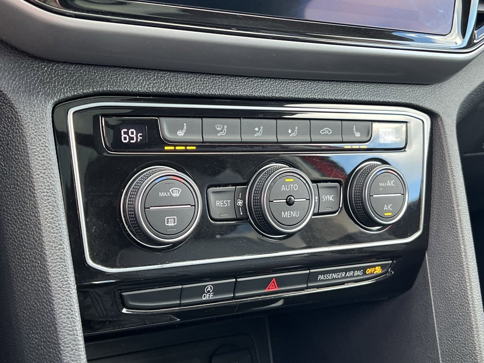 Used 2021 Volkswagen Atlas SEL image 21