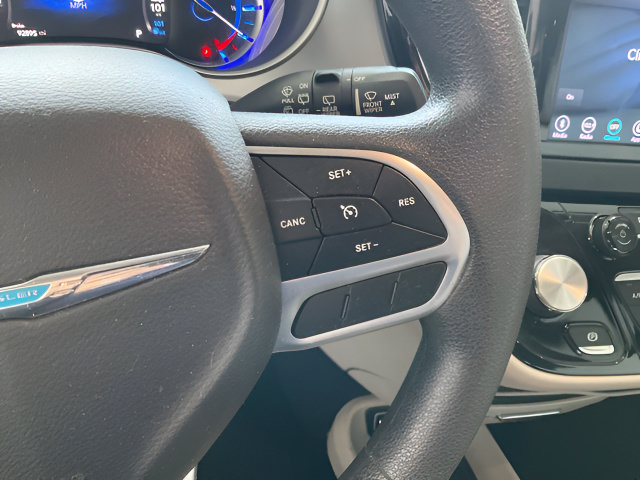 Used 2018 Chrysler Pacifica Touring Plus FWD image 15