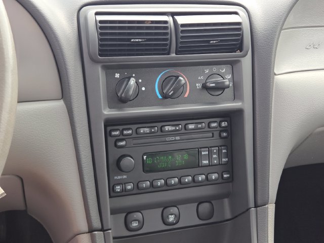 Used 2003 Ford Mustang Convertible RWD image 22