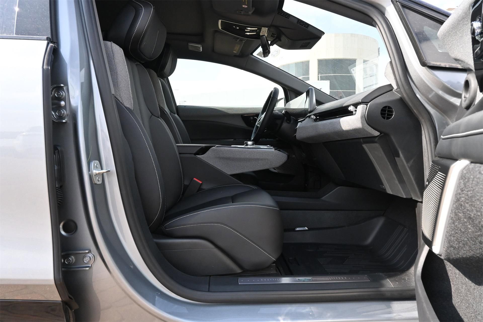New 2026 Cadillac Optiq Sport 1 w/ LPO, Floor Liner Package image 26
