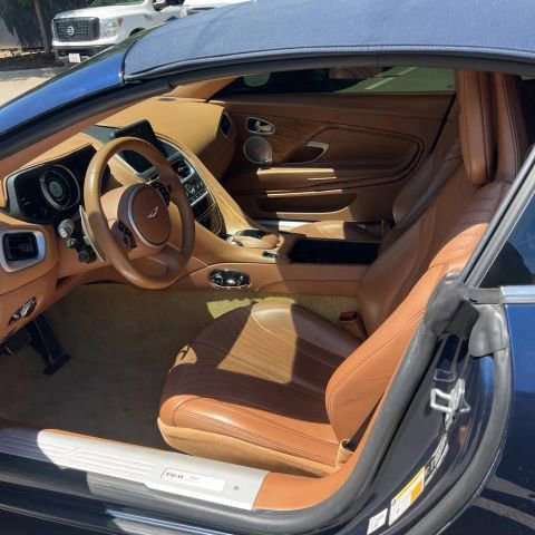 Used 2019 Aston Martin DB11 Volante RWD image 2