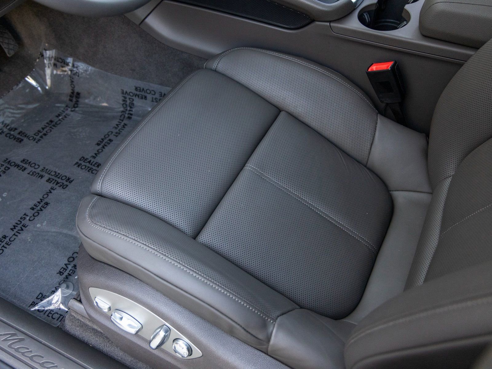 Certified 2025 Porsche Macan image 26