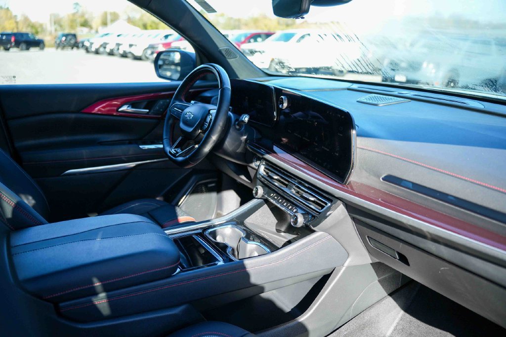 Used 2025 Chevrolet Traverse RS AWD/4WD image 18