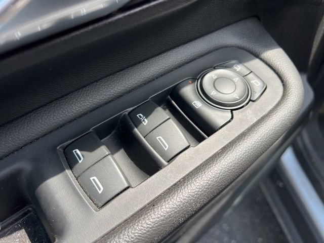 Used 2023 GMC Terrain SLT image 26