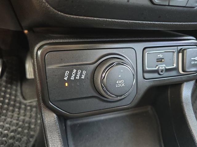 Used 2023 Jeep Renegade Altitude AWD/4WD image 30