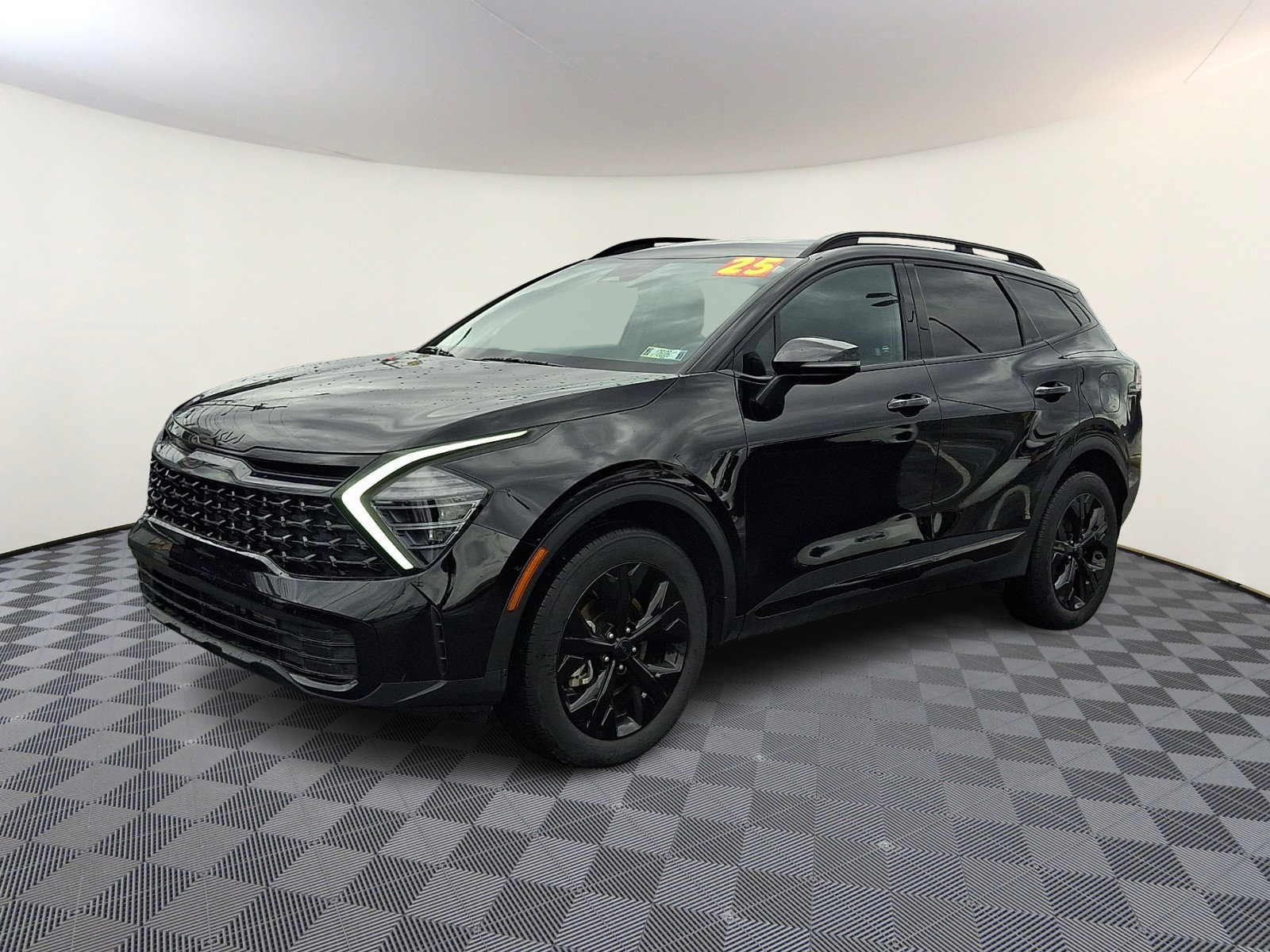 Used 2025 Kia Sportage X-Line AWD/4WD image 3