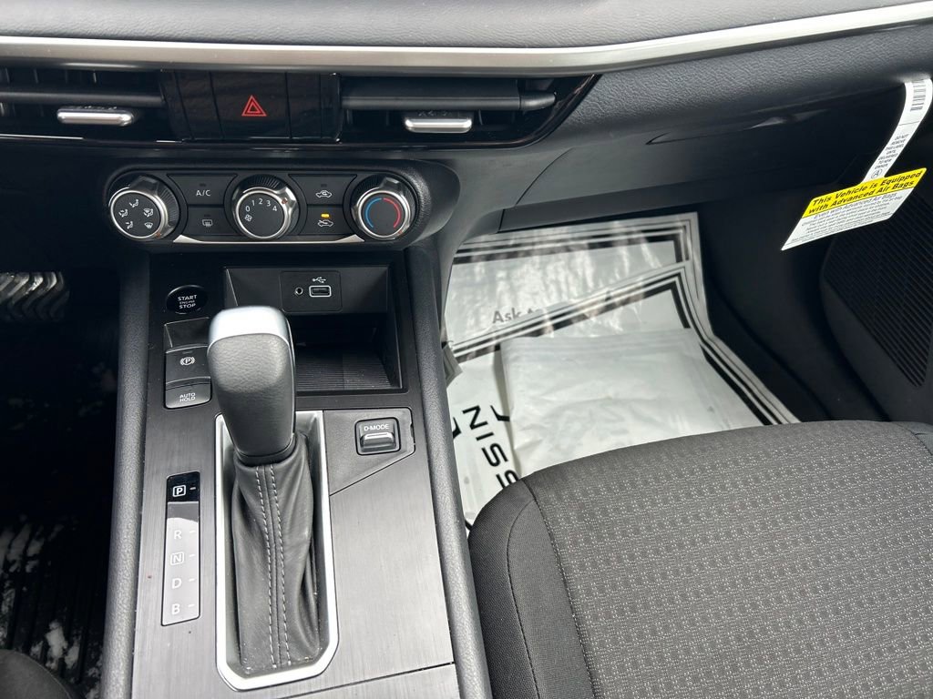 Certified 2025 Nissan Kicks S image 17