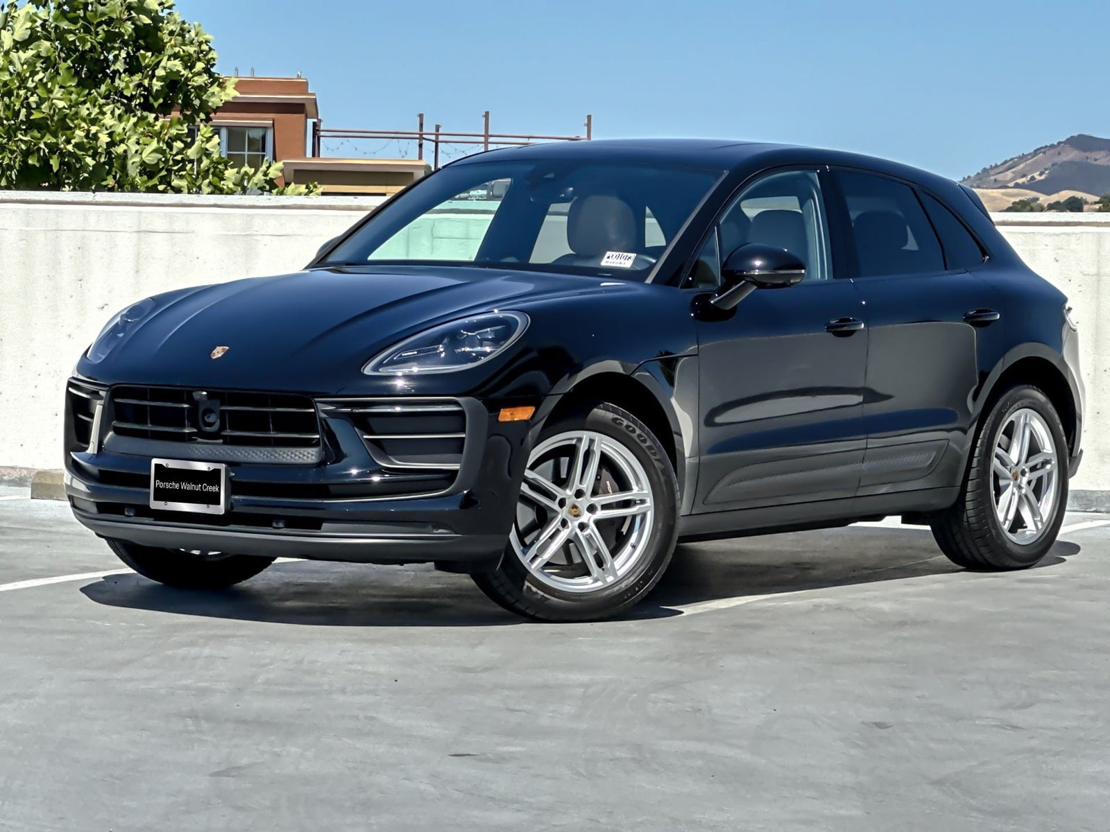 Used 2024 Porsche Macan AWD/4WD image 2