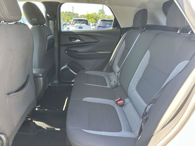 Used 2025 Chevrolet TrailBlazer LT AWD/4WD image 17