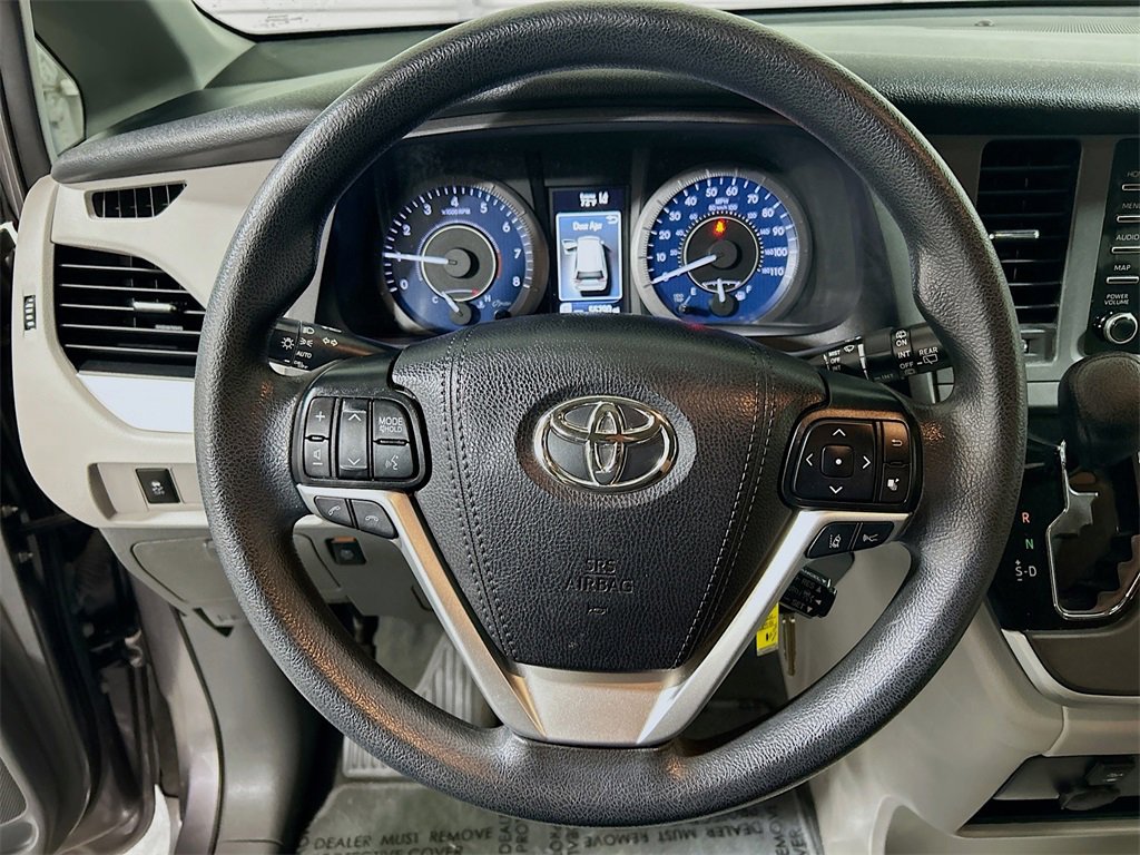 Used 2020 Toyota Sienna LE image 9