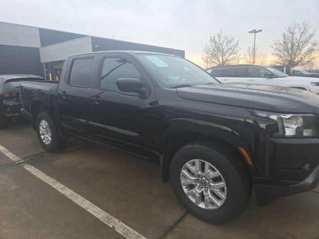 Used 2022 Nissan Frontier SV image 2
