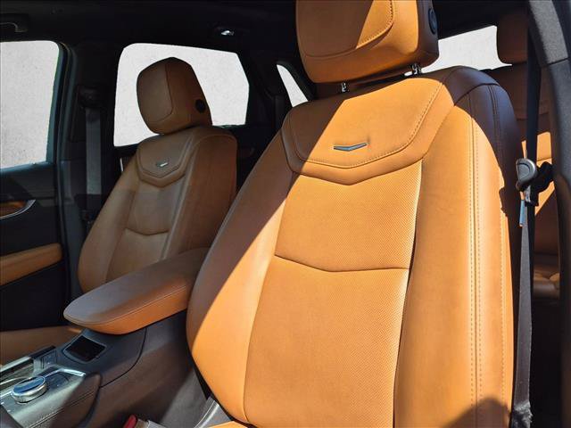Used 2020 Cadillac XT5 Premium Luxury w/ LPO, Illumination Package FWD image 10